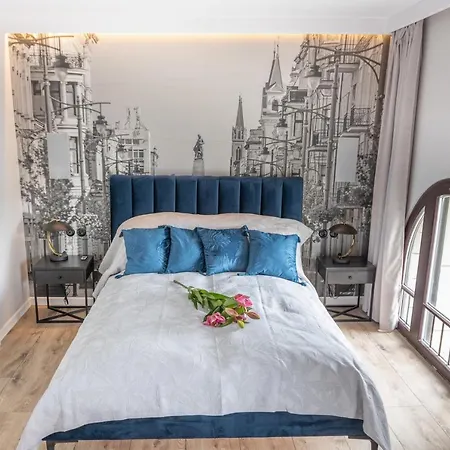 Latarnik - Piotrkowska 37 *