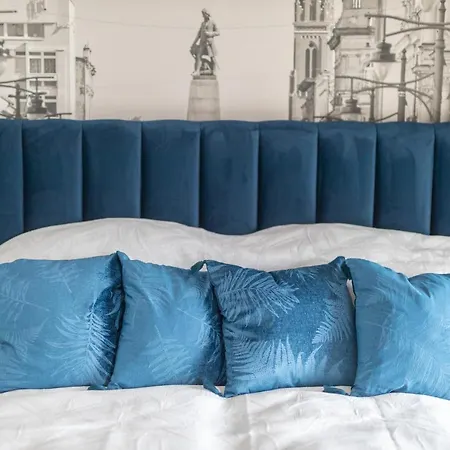 Latarnik - Piotrkowska 37 *