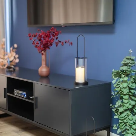 Latarnik - Piotrkowska 37 *