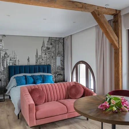 Latarnik - Piotrkowska 37 *