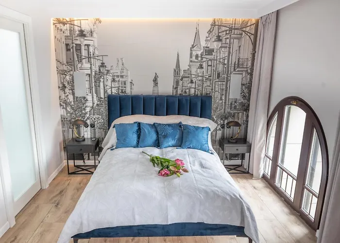 Latarnik - Piotrkowska 37 *