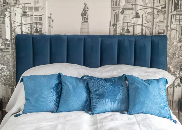 Latarnik - Piotrkowska 37 *