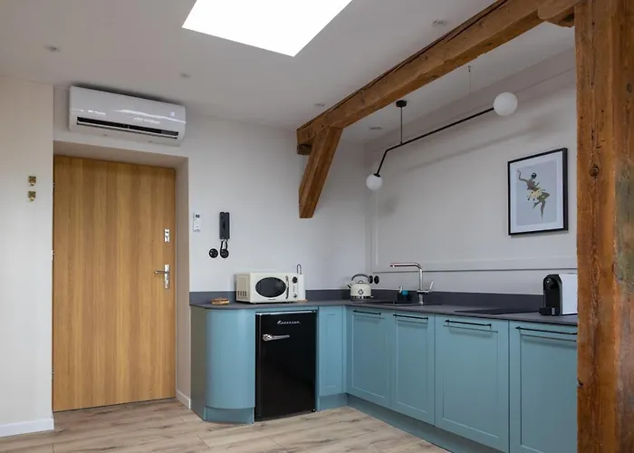 Latarnik - Piotrkowska 37 *