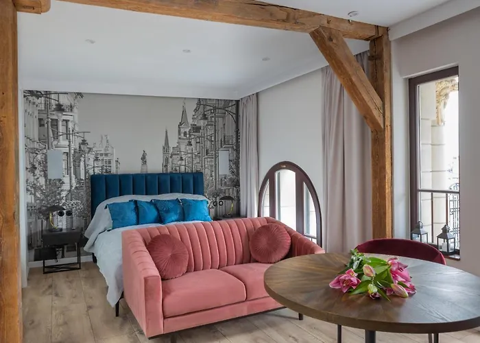 Latarnik - Piotrkowska 37 *